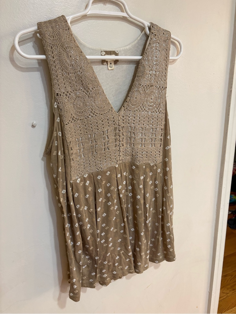 Anthropologie Tiny Sleeveless Boho Crochet V-Neck Taupe Camisole size small